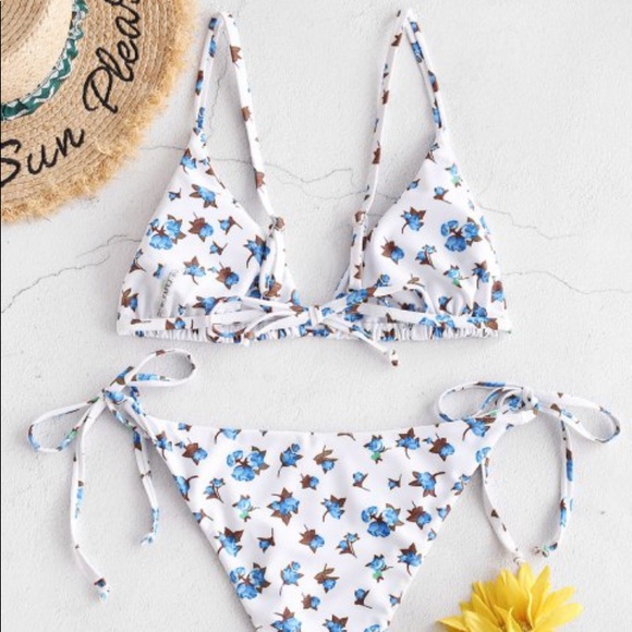 White and blue roses bikini - Picture 2 of 5